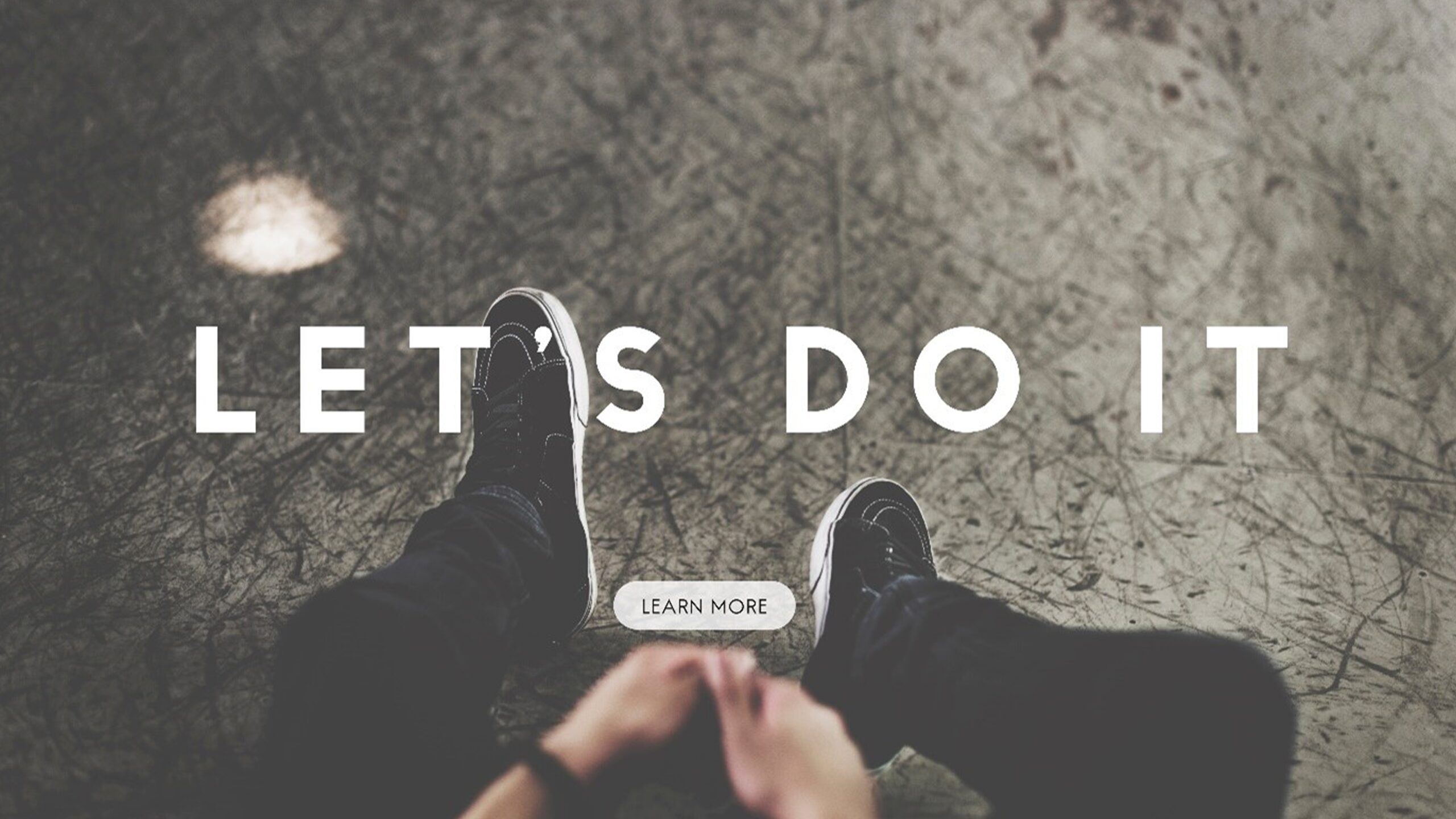 A motivational graphic featuring the phrase "Let's do it," emphasizing the importance of setting and pursuing personal goals.