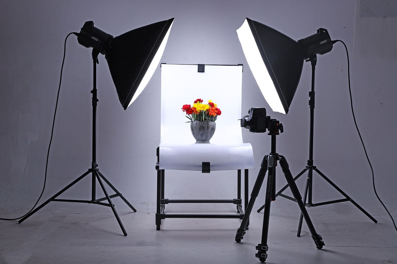 An inviting photo studio setup with a chair, a flower vase, and a light, designed for effective product demonstrations.